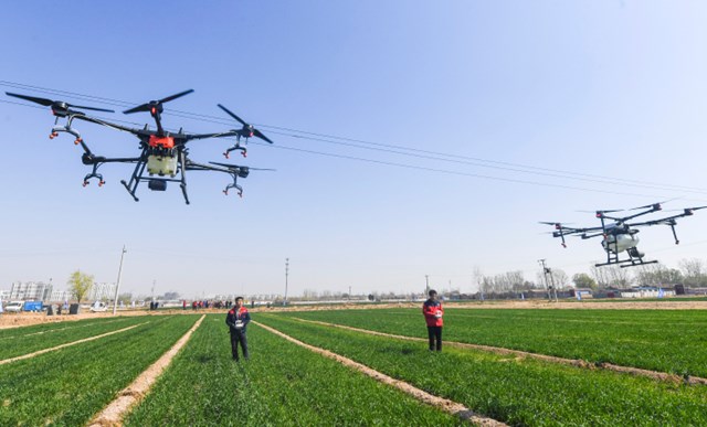 Khi c&ocirc;ng nghệ "về l&agrave;ng": Chuyển đổi số mở lối cho n&ocirc;ng th&ocirc;n ph&aacute;t triển. &nbsp;