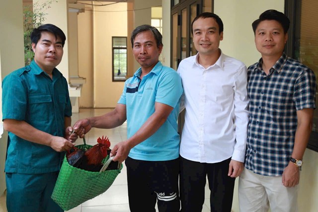 Người d&#226;n Minh Ch&#226;u tho&#225;t cảnh “trắng tay” nhờ ch&#237;nh quyền cứu hộ đ&#224;n g&#224; giữa đ&#234;m lũ - Ảnh 3