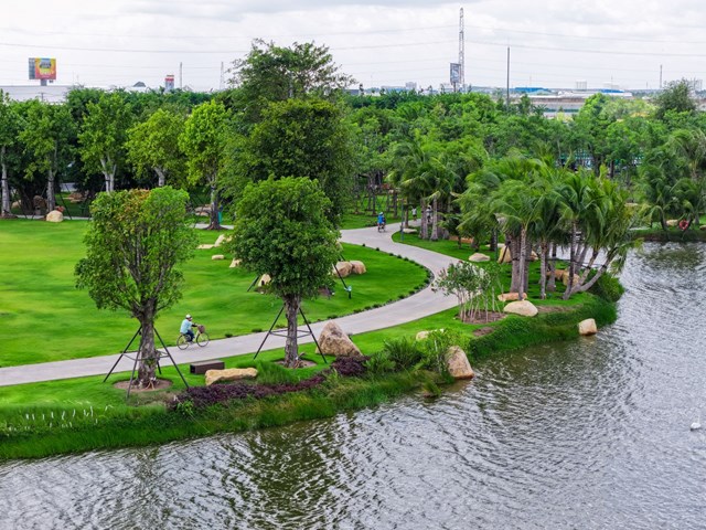 Cung đường dạo bộ trong l&agrave;nh kho&aacute;ng đạt tại Eco Retreat.