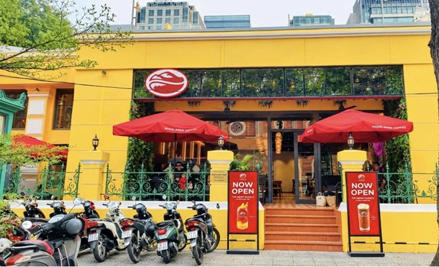 Thị trường F&amp;B tăng thêm 30.000 điểm bán: Áp lực dồn về các nút giao trung tâm - Ảnh 1