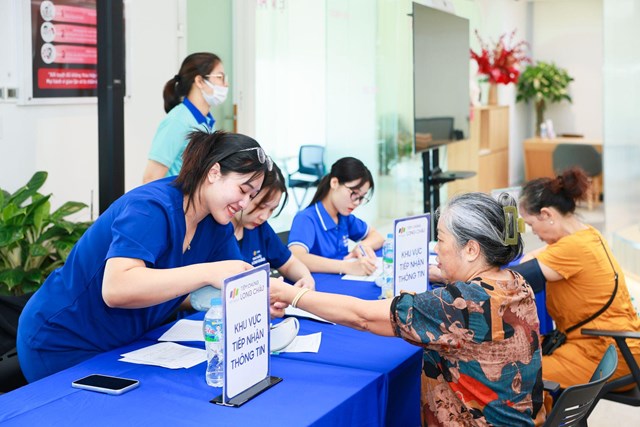 Long Ch&acirc;u hướng đến việc đ&aacute;p ứng tốt hơn nhu cầu chăm s&oacute;c sức khỏe của người d&acirc;n v&agrave; đồng h&agrave;nh c&ugrave;ng c&aacute;c gia đ&igrave;nh trong h&agrave;nh tr&igrave;nh chăm s&oacute;c sức khỏe l&acirc;u d&agrave;i.