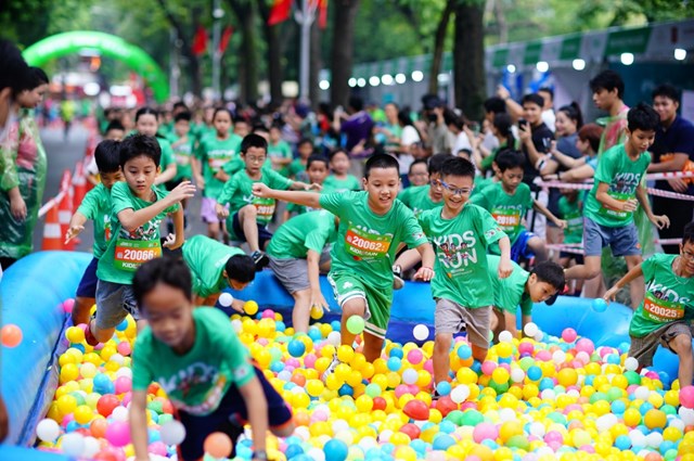 C&aacute;c VĐV nh&iacute; tham gia đường chạy Mastercard Kids Run &nbsp;