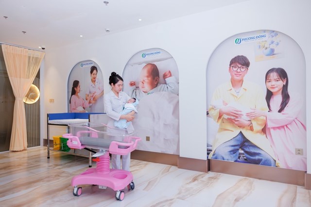 B&eacute; được chăm s&oacute;c tại ph&ograve;ng dưỡng nhi tại BV Phương Đ&ocirc;ng. &nbsp;