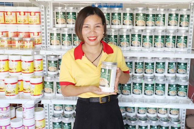 C&aacute;c sản phẩm của chị Thu Hằng tại qu&ecirc; được rất nhiều kh&aacute;ch h&agrave;ng y&ecirc;u th&iacute;ch. Ảnh: Thu Hằng. &nbsp;