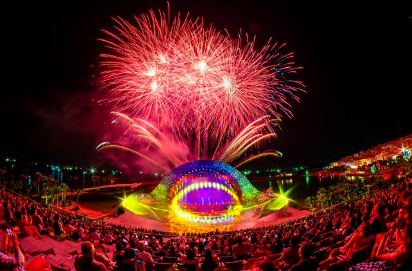 Show diễn Kiss of the Sea &nbsp;