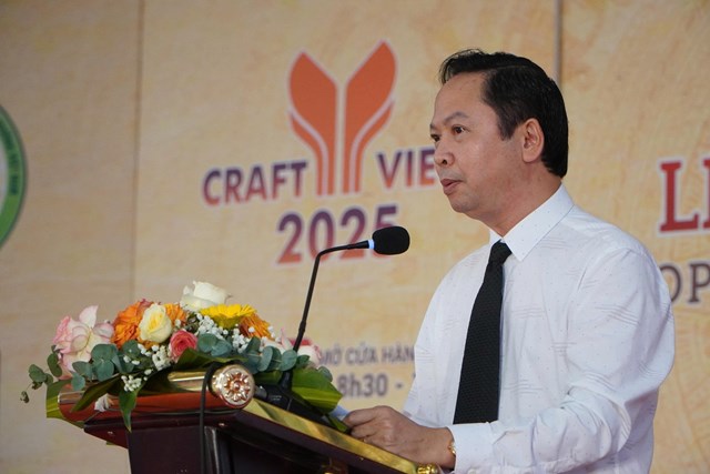 &Ocirc;ng Ho&agrave;ng Văn Dự - Ph&oacute; Gi&aacute;m đốc Trung t&acirc;m x&uacute;c tiến thương mai n&ocirc;ng nghiệp ph&aacute;t biểu khai mạc chương tr&igrave;nh.