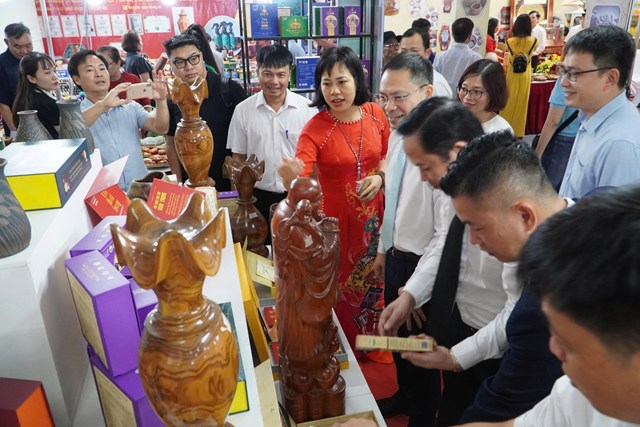 Hội chợ L&#224;ng nghề Việt Nam 2025: T&#244;n vinh b&#224;n tay Việt, khơi nguồn s&#225;ng tạo mới - Ảnh 2