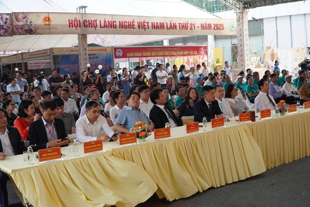 Hội chợ L&#224;ng nghề Việt Nam 2025: T&#244;n vinh b&#224;n tay Việt, khơi nguồn s&#225;ng tạo mới - Ảnh 3