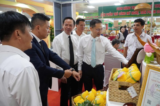Hội chợ L&#224;ng nghề Việt Nam 2025: T&#244;n vinh b&#224;n tay Việt, khơi nguồn s&#225;ng tạo mới - Ảnh 8