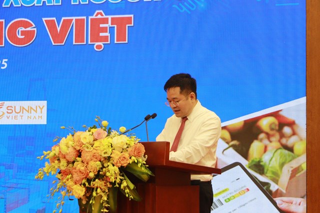 &Ocirc;ng Nguyễn Văn Minh - Tổng Bi&ecirc;n tập B&aacute;o C&ocirc;ng Thương ph&aacute;t biểu trong lễ khai mạc. Ảnh: Ho&agrave;ng Nguyễn &nbsp;