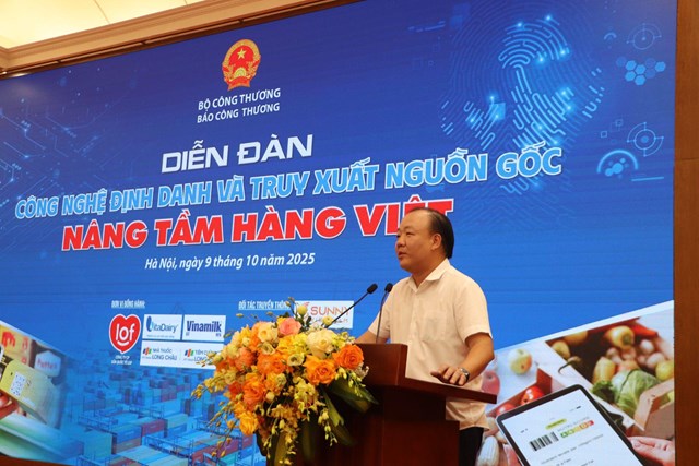 &Ocirc;ng Trần Hữu Linh nhấn mạnh việc truy xuất nguồn gốc l&agrave; tr&aacute;ch nhiệm chung của doanh nghiệp v&agrave; người ti&ecirc;u d&ugrave;ng. Ảnh: Ho&agrave;ng Nguyễn &nbsp;