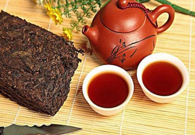 Khác với trà xanh hay trà đen, Phổ Nhĩ không được uống ngay sau khi chế biến mà phải “nuôi” qua thời gian.