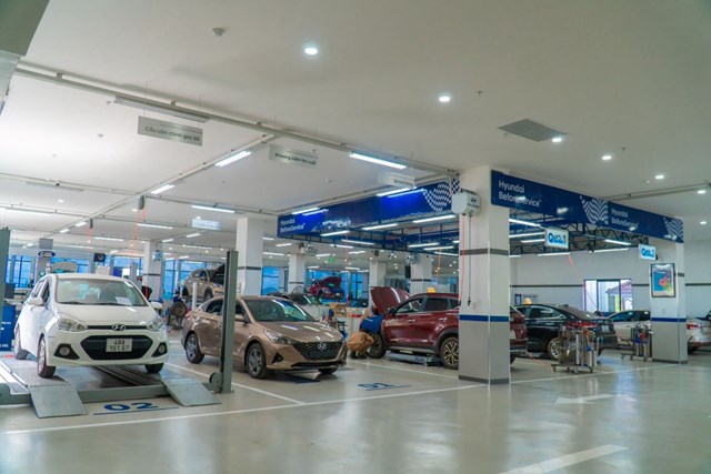 C&ocirc;ng suất sửa chữa bảo dưỡng của Showroom c&oacute; thể l&ecirc;n đến 200 lượt xe/ng&agrave;y. &nbsp;