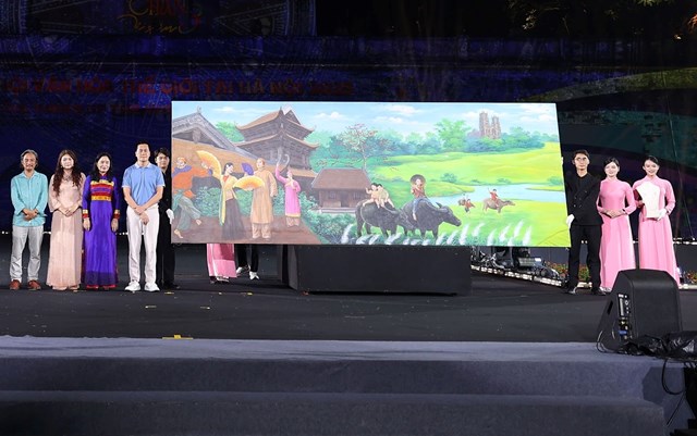 Đại diện Tập đo&agrave;n T&amp;T Group v&agrave; Ng&acirc;n h&agrave;ng SHB đấu gi&aacute; th&agrave;nh c&ocirc;ng bức tranh của họa sĩ Ng&ocirc; B&aacute; Ho&agrave;ng với gi&aacute; 1 tỷ đồng &nbsp;