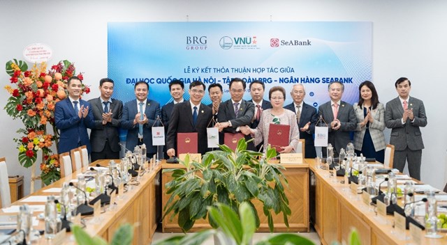 Đại diện Tập đo&agrave;n BRG, Ng&acirc;n h&agrave;ng SeABank v&agrave; Đại học Quốc gia H&agrave; Nội k&yacute; kết thỏa thuận hợp t&aacute;c &nbsp;