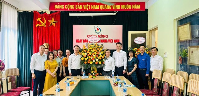 Đồng ch&iacute; Nguyễn Tường L&acirc;m, B&iacute; thư Trung ương Đo&agrave;n, Chủ tịch Trung ương Hội LHTN Việt Nam ch&uacute;c mừng Tạp ch&iacute; Thanh ni&ecirc;n nh&acirc;n Ng&agrave;y b&aacute;o ch&iacute; c&aacute;ch mạng Việt Nam