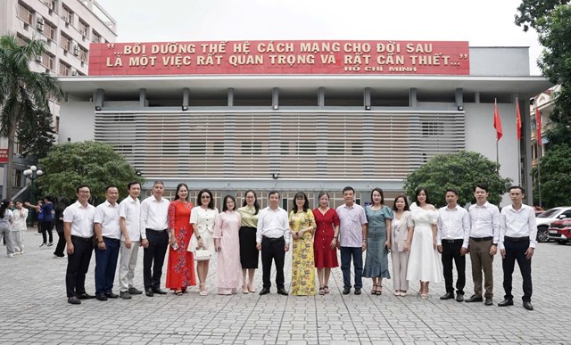 Tập thể c&aacute;n bộ, ph&oacute;ng vi&ecirc;n Tạp ch&iacute; Thanh ni&ecirc;n