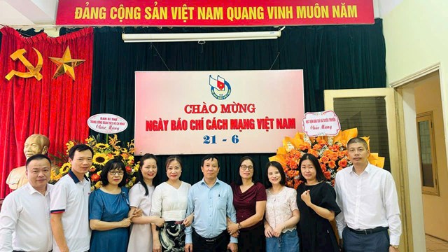 C&aacute;n bộ ph&oacute;ng vi&ecirc;n Tạp ch&iacute; Thanh ni&ecirc;n trong ng&agrave;y B&aacute;o ch&iacute; c&aacute;ch mạng Việt Nam