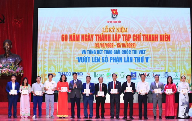 Tạp ch&#237; Thanh ni&#234;n kỷ niệm 60 năm ng&#224;y th&#224;nh lập v&#224; tổng kết trao giải cuộc thi viết &quot;Vượt l&#234;n số phận lần thứ V&quot; - Ảnh 1