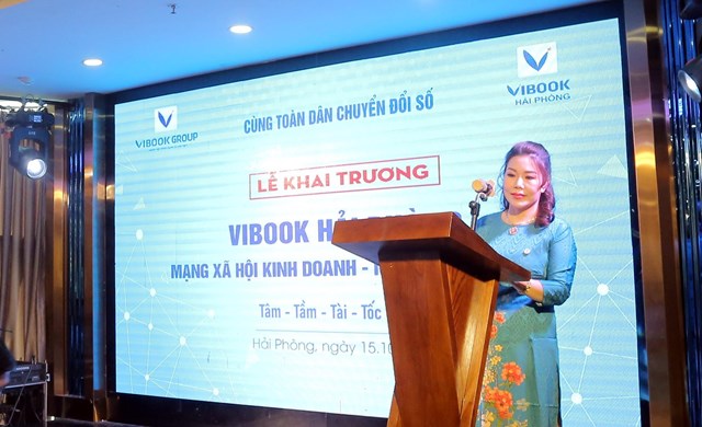 Bà Vũ Thị Bích Hợp - Giám đốc Công ty Công nghệ Vibook Hải Phòng phát biểu tại buổi lễ khai trương