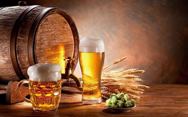 Người Việt uống bia &#237;t hơn, nh&#224; sản xuất bia gặp kh&#243; - Ảnh 1