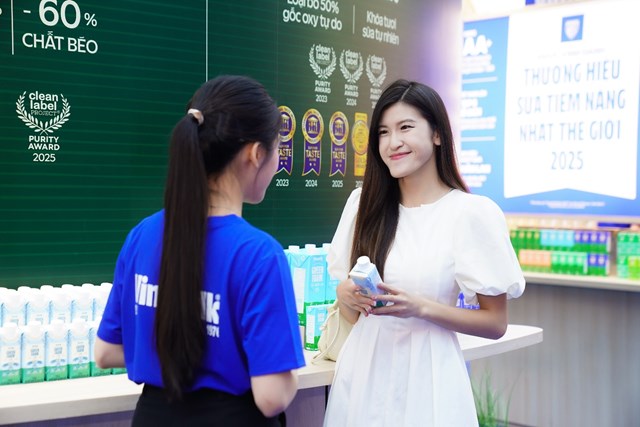 Vinamilk Green Farm cao đạm &ndash; d&ograve;ng sản phẩm đầu ti&ecirc;n tại Việt Nam ứng dụng c&ocirc;ng nghệ si&ecirc;u vi lọc &ndash; được Brand Finance đưa ra như một v&iacute; dụ điển h&igrave;nh về xu hướng đổi mới sản phẩm tại khu vực (Ảnh: Minh Anh). &nbsp;