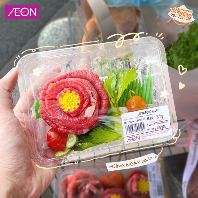 Một hộp thịt b&ograve; hoa hồng kh&ocirc;ng chỉ l&agrave; m&oacute;n qu&agrave; vật chất, m&agrave; c&ograve;n l&agrave; lời nhắn gửi y&ecirc;u thương th&ocirc;ng qua từng l&aacute;t thịt mềm, từng lớp cuộn tinh tế, biểu tượng của sự chăm s&oacute;c, chu đ&aacute;o v&agrave; đầy s&aacute;ng tạo (Ảnh: Aeon Mall)