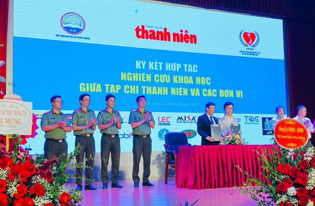 Nh&agrave; b&aacute;o Nguyễn To&agrave;n Thắng &ndash; B&iacute; thư chi bộ, Tổng bi&ecirc;n tập Tạp ch&iacute; Thanh ni&ecirc;n k&yacute; kết hợp t&aacute;c nghi&ecirc;n cứu khoa học với Khoa Triết học, Học viện B&aacute;o ch&iacute; v&agrave; Tuy&ecirc;n truyền