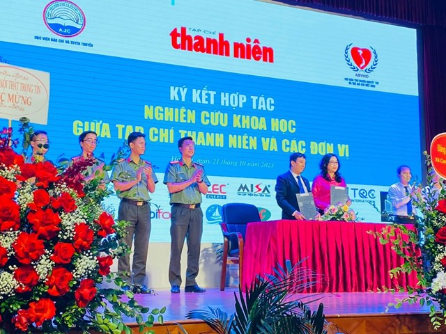 Nh&agrave; b&aacute;o Nguyễn To&agrave;n Thắng &ndash; B&iacute; thư chi bộ, Tổng bi&ecirc;n tập Tạp ch&iacute; Thanh ni&ecirc;n k&yacute; kết hợp t&aacute;c nghi&ecirc;n cứu khoa học với Khoa Tư tưởng Hồ Ch&iacute; Minh, Học viện B&aacute;o ch&iacute; v&agrave; Tuy&ecirc;n truyền