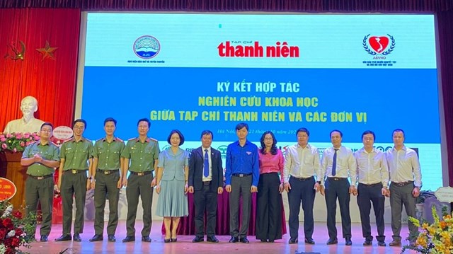 Trao giải cuộc thi viết &#39;Vượt l&#234;n số phận&#39; lần VI v&#224; kỷ niệm 61 năm th&#224;nh lập Tạp ch&#237; Thanh ni&#234;n - Ảnh 2