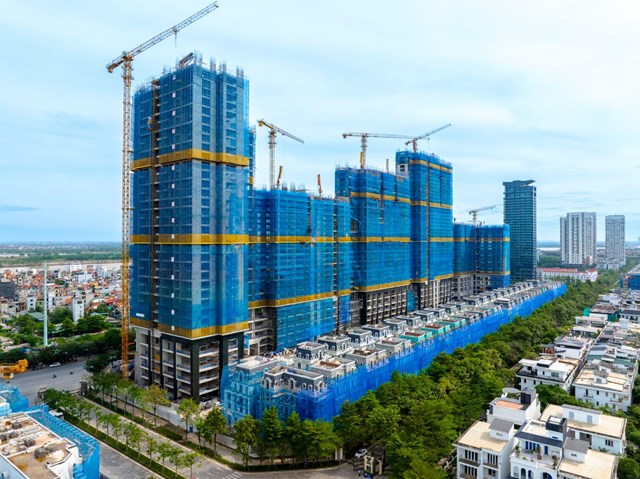 T&iacute;nh đến tuần 3 th&aacute;ng 10, dự &aacute;n đ&atilde; ho&agrave;n th&agrave;nh 100% kết cấu 3 tầng hầm, phần th&acirc;n đang thi c&ocirc;ng đến tầng 39, chuẩn bị cất n&oacute;c một số t&ograve;a &nbsp;