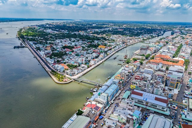 Vĩnh Long tập trung ph&aacute;t triển to&agrave;n diện đặc biệt l&agrave; kinh tế biển &nbsp;