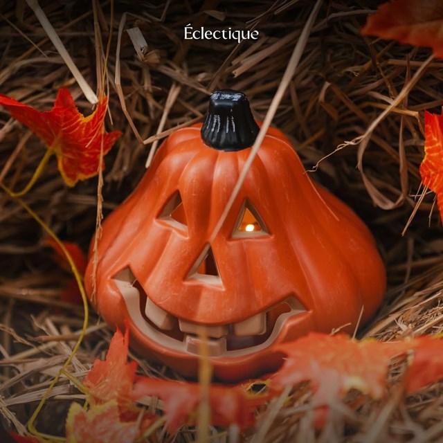 Ch&iacute;nh sự h&ograve;a quyện giữa kh&ocirc;ng gian huyền b&iacute; v&agrave; đồ uống được chăm ch&uacute;t tinh tế khiến &Eacute;clectique trở th&agrave;nh điểm đến l&yacute; tưởng cho những ai muốn tận hưởng kh&ocirc;ng kh&iacute; Halloween (Ảnh: &Eacute;clectique)