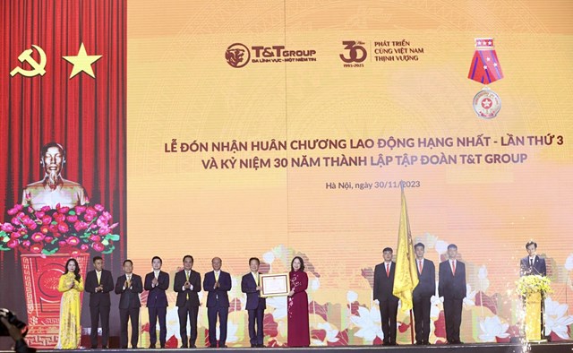 T&T Group ba lần vinh dự đón nhận Huân chương Lao động hạng Nhất do Đảng, Nhà nước trao tặng.  