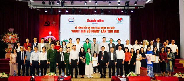 Lễ tổng kết, trao giải cuộc thi viết 'Vượt lên số phận' lần VIII - Ảnh 10