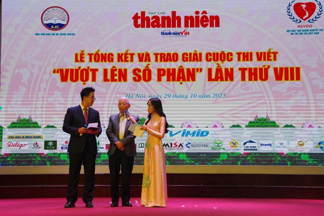 Lễ tổng kết, trao giải cuộc thi viết 'Vượt lên số phận' lần VIII - Ảnh 12