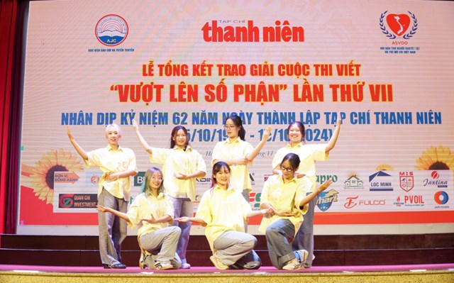 Lễ tổng kết, trao giải cuộc thi viết &#39;Vượt l&#234;n số phận&#39; lần VII - Ảnh 5