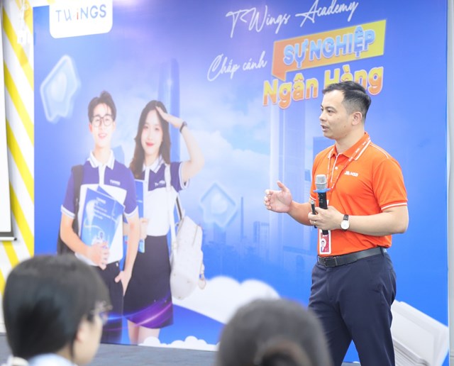 Trải nghiệm nghiệp vụ: Khoảng c&#225;ch từ giảng đường đến nh&#224; băng - Ảnh 3