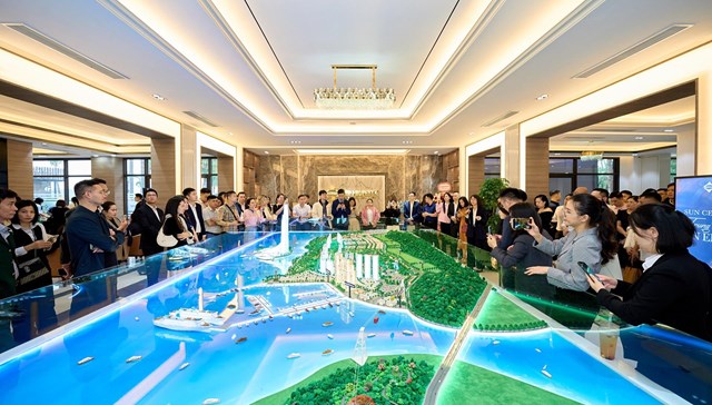 Sa b&agrave;n đại đ&ocirc; thị Sun Elite City được trưng b&agrave;y tại Sun Gallery Hạ Long. Ảnh: &Aacute;nh Dương &nbsp;