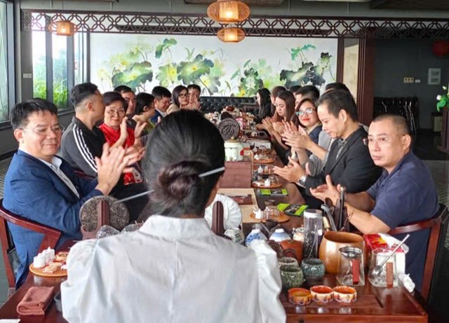 C&aacute;c th&agrave;nh vi&ecirc;n Ban KN&amp;XTĐT tham dự khởi động TR&Agrave; Đ&Agrave;M M&amp;A của M&amp;A VIETNAM tại GREEN CONCEPT