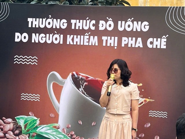 B&agrave; Đinh Việt Anh - Ph&oacute; Chủ tịch Hội Người m&ugrave; Việt Nam &nbsp;