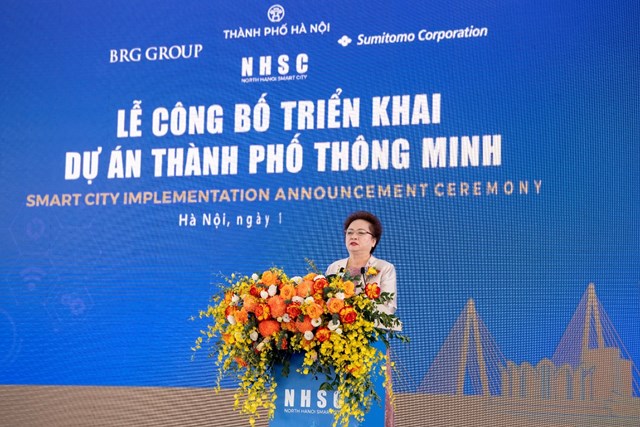 Madame Nguyễn Thị Nga, Chủ tịch Tập đo&agrave;n BRG, Ph&oacute; Chủ tịch ki&ecirc;m Tổng Gi&aacute;m đốc C&ocirc;ng ty Th&agrave;nh phố Th&ocirc;ng minh Bắc H&agrave; Nội ph&aacute;t biểu tại sự kiện. &nbsp;