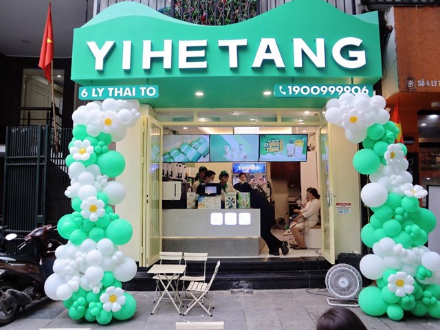 Tại Việt Nam, Yi He Tang ch&iacute;nh thức c&oacute; mặt từ 2019, l&agrave; đơn vị nhượng quyền ch&iacute;nh h&atilde;ng duy nhất, sở hữu to&agrave;n bộ c&ocirc;ng thức v&agrave; nguy&ecirc;n liệu chuẩn từ c&ocirc;ng ty mẹ