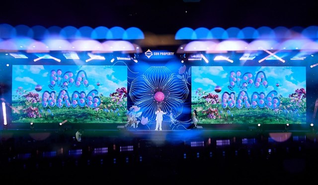 Kh&ocirc;ng kh&iacute; sự kiện b&ugrave;ng nổ với c&aacute;c m&agrave;n tr&igrave;nh diễn nghệ thuật. (Ảnh: Minh Kh&aacute;nh) &nbsp;