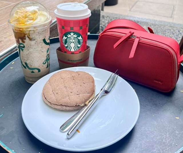 Thưởng thức hương vị Gi&#225;ng Sinh qua BST b&#225;nh của Starbucks - Ảnh 2