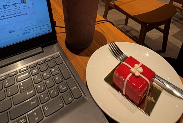 Thưởng thức hương vị Gi&#225;ng Sinh qua BST b&#225;nh của Starbucks - Ảnh 5