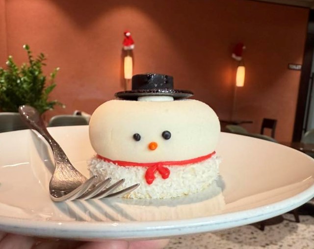 Thưởng thức hương vị Gi&#225;ng Sinh qua BST b&#225;nh của Starbucks - Ảnh 4