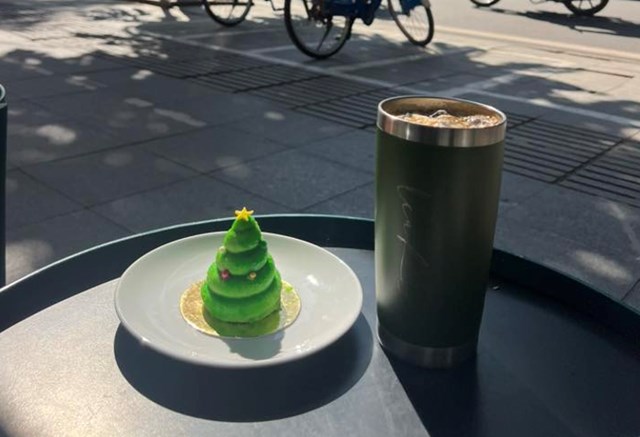 Thưởng thức hương vị Gi&#225;ng Sinh qua BST b&#225;nh của Starbucks - Ảnh 3