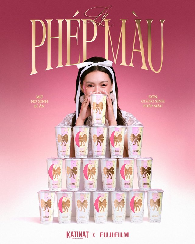 Ẩn sau h&igrave;nh ảnh chiếc nơ xinh tr&ecirc;n th&acirc;n ly ch&iacute;nh l&agrave; điểm nhấn quan trọng nhất: mỗi chiếc nơ tương ứng với một m&oacute;n qu&agrave; bất ngờ