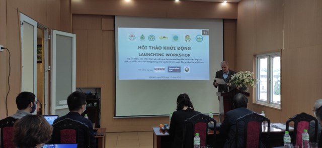 PGS.TS Nguyễn Khắc Hải, Chủ tịch Hội Y học lao động Việt Nam phát biểu tại hội thảo.
